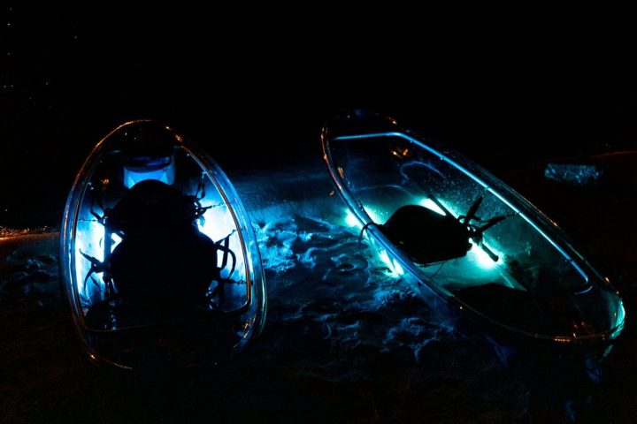 a traffic light at night